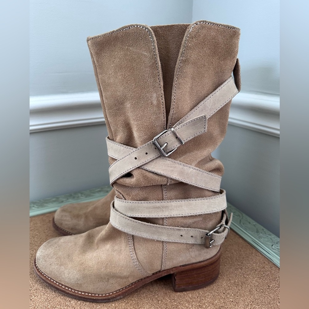 Stylish Tan Suede Women's Boots